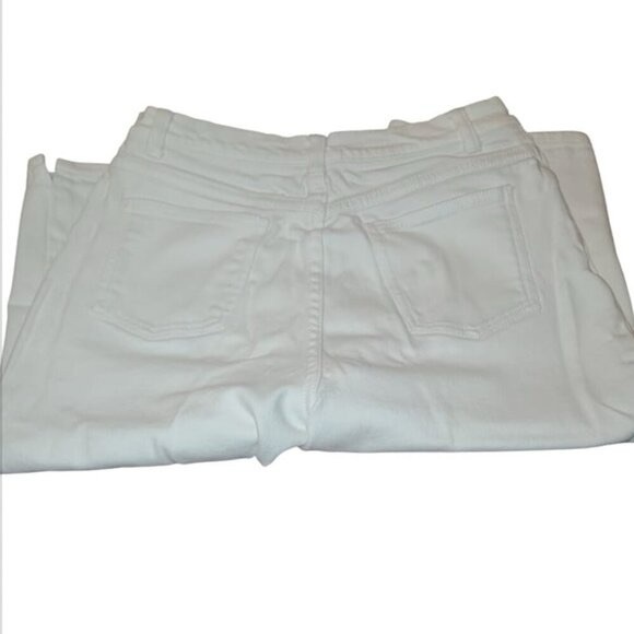 Style Co Women s size 8P White Bermuda Shorts Button zip up with 5 pockets - Picture 5 of 9